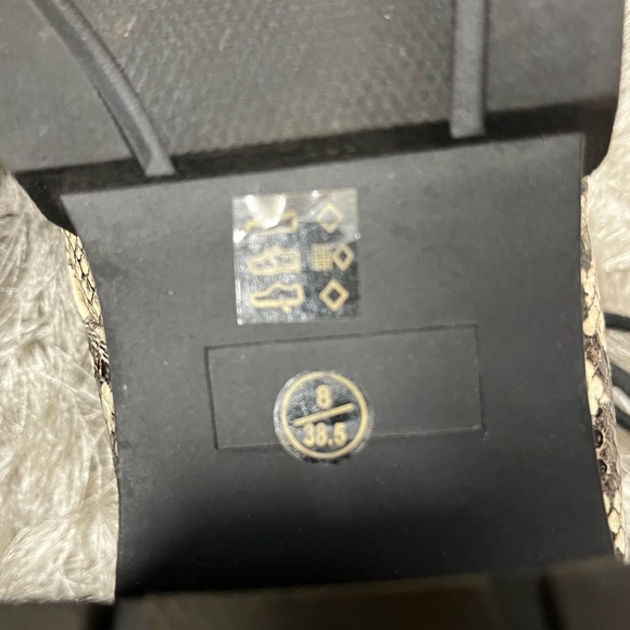 DL snakeskin ankle boot - Picture 6 of 6